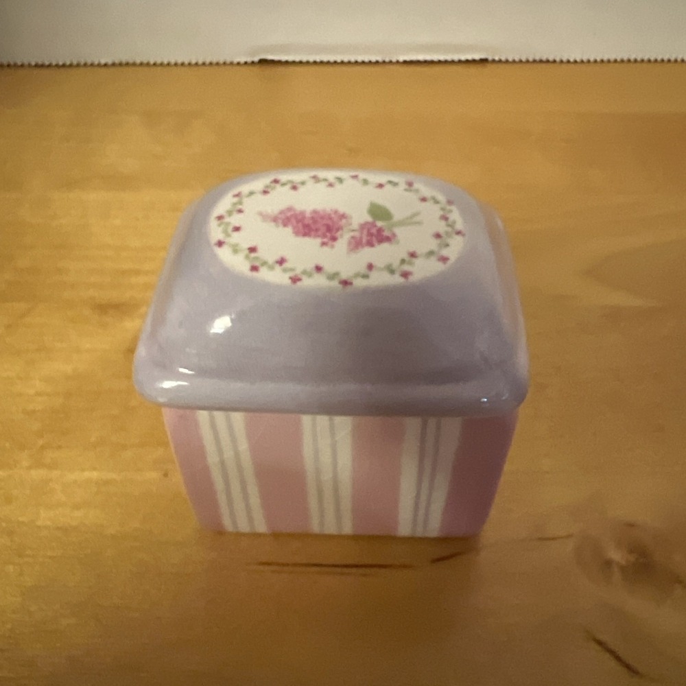 Trinket Box Purple Forget Me Nots Eternal Box ~ Demdaco 2004~Flowers Jewelry Box